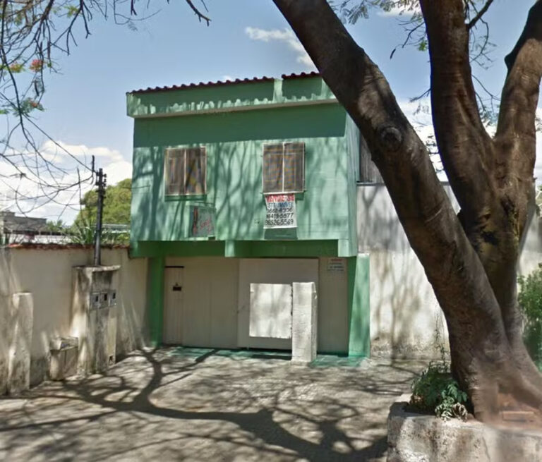 Mulher é morta a facadas em casa de prostituição na Grande BH Mulher é morta a facadas em casa de prostituição na Grande BH