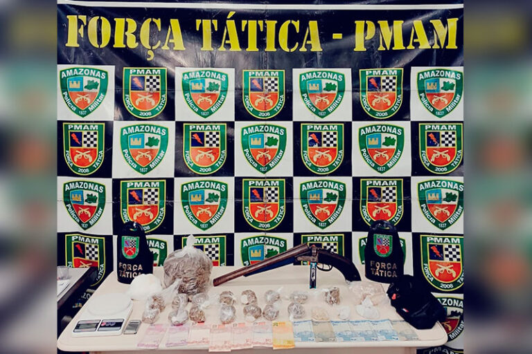 Dois homens são presos e adolescente é apreendido com drogas, arma e munições