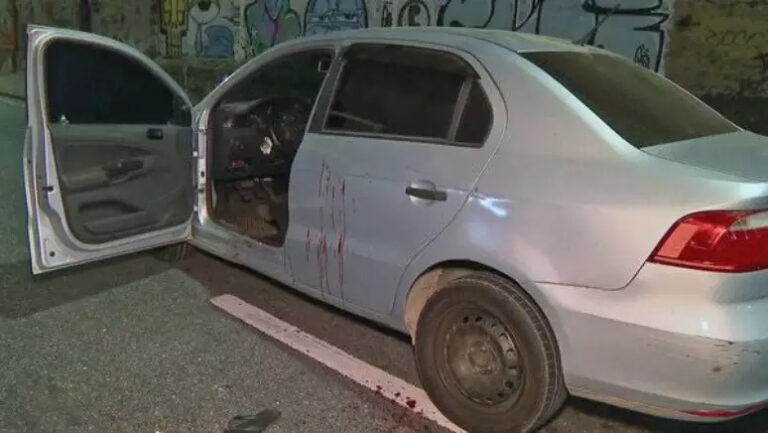 Casal é alvo de atentado com pelo menos 20 tiros e sai andando até hospital, no RJ