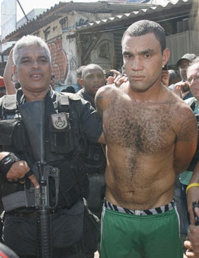 Um dos condenados ao assassinato do jornalista Tim Lopes tem prisão convertida em domiciliar no RJ
