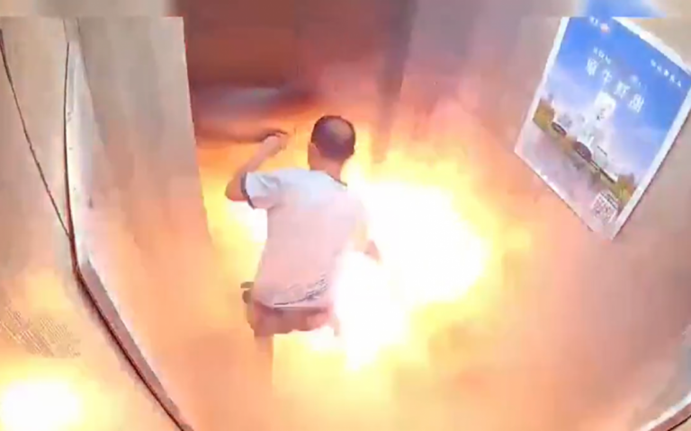 VÍDEO: Homem morre carbonizado após explosão de bateria de lítio em elevador