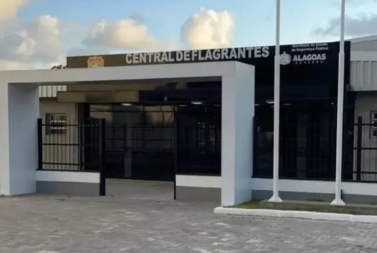 Homem é preso por enviar fotos de partes íntimas para criança, em Maceió