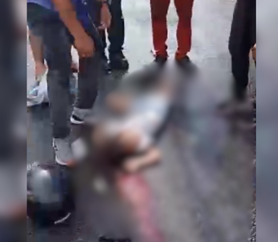 VÍDEO: Criança de 5 anos fica ferida após grave acidente entre carro e motocicleta no bairro Cidade de Deus