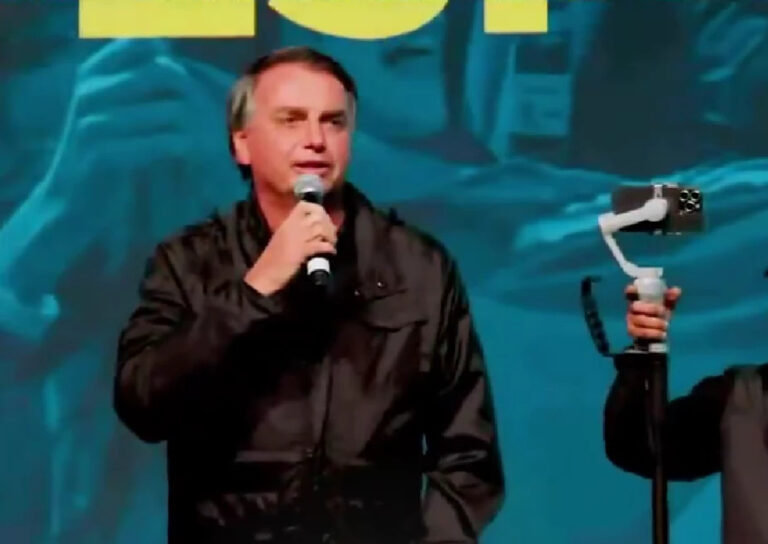 VÍDEO: "Não tenho ambição pelo poder", diz Bolsonaro em evento da direita