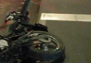 VÍDEO: Motociclista é arremessado após colidir com carro no bairro Coroado