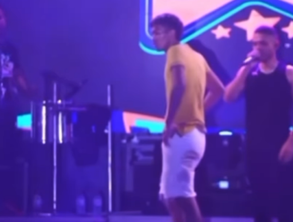 VÍDEO: Homem invade palco durante show para escapar de ser morto, no interior do Maranhão