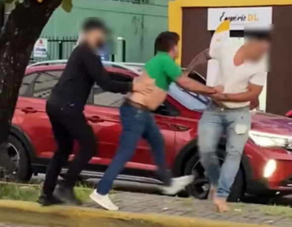 VÍDEO: Criminosos de facção fingem ser policiais e tentam sequestrar homem em Fortaleza
