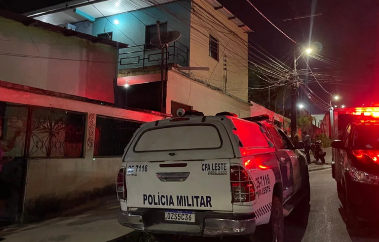 Idosa é encontrada morta dentro de casa após vizinhos sentirem forte odor em Manaus Idosa é encontrada morta dentro de casa após vizinhos sentirem forte odor em Manaus