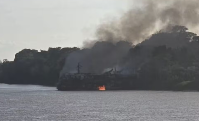 Bebê de 1 ano e duas mulheres morrem após barco pegar fogo, em Uarini