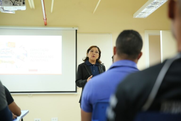 Direção defensiva, formação de mototaxista e mais: Detran abre inscrições para 12 cursos gratuitos