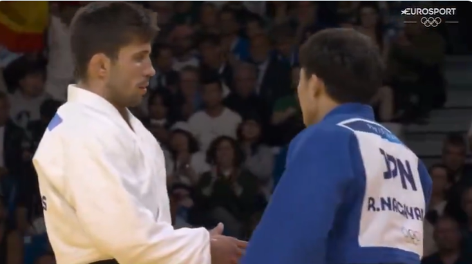 Olimpíadas 2024: Judoca japonês não cumprimenta rival espanhol e se recusa a deixar tatame