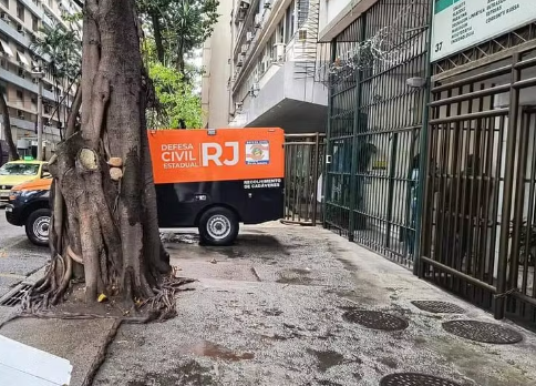 Homem é encontrado morto dentro de elevador em prédio em Copacabana