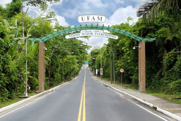 Ufam lança concurso para nível médio e superior com salários de até R$ 4,5 mil