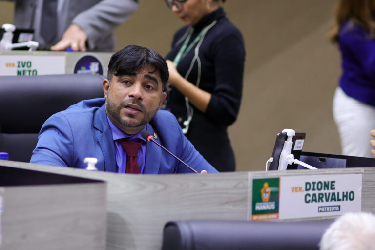 Após ser alvo de atentado, vereador Dione Carvalho quer instituir “salvas fúnebres” às autoridades municipais de Manaus Após ser alvo de atentado, vereador Dione Carvalho quer instituir “salvas fúnebres” às autoridades municipais de Manaus