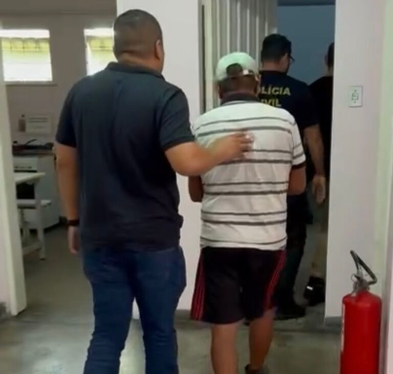 Homem é preso após agredir e trancar ex-mulher nua no banheiro, em Manaus