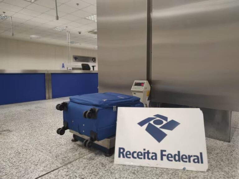 Receita Federal encontra droga avaliada em R$ 800 mil em fundo falso de bagagem que ia para Europa