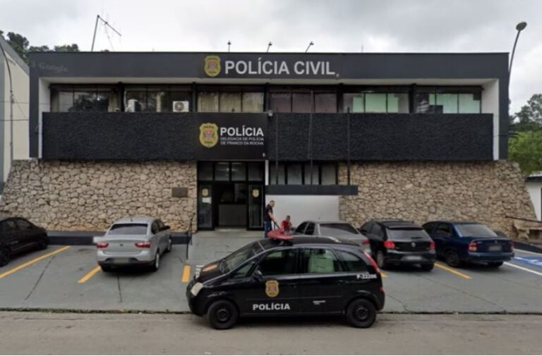 Criança de 10 anos encontra mãe morta esfaqueada no quarto de casa em São Paulo