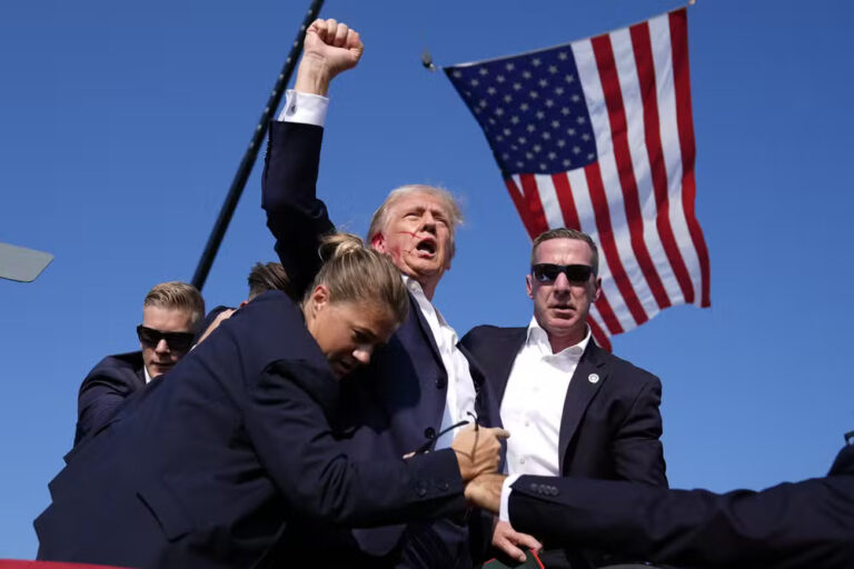 VÍDEO: Em conversa, Trump compara tiro de raspão na orelha com "maior mosquito do mundo"