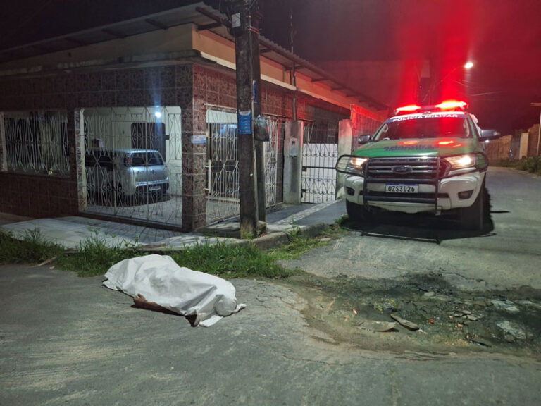 Menina presencia homem sendo jogado morto de carro em Manaus