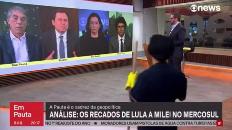 VÍDEO: Funcionária da limpeza "invade" estúdio da Globo News durante programa ao vivo, e momento viraliza