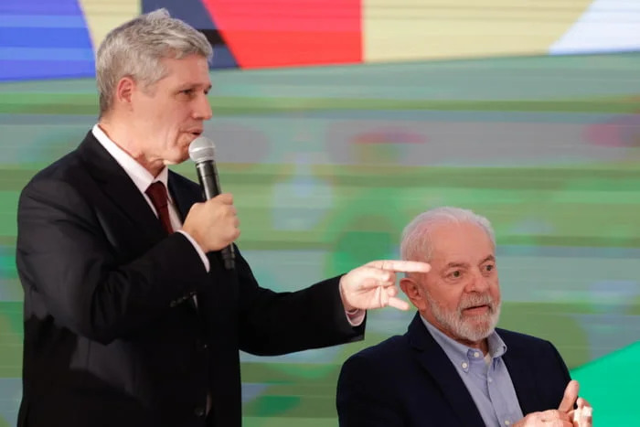 Ministro de Lula provoca encontro de políticos de direita: "Cidade vai precisar de limpeza espiritual"