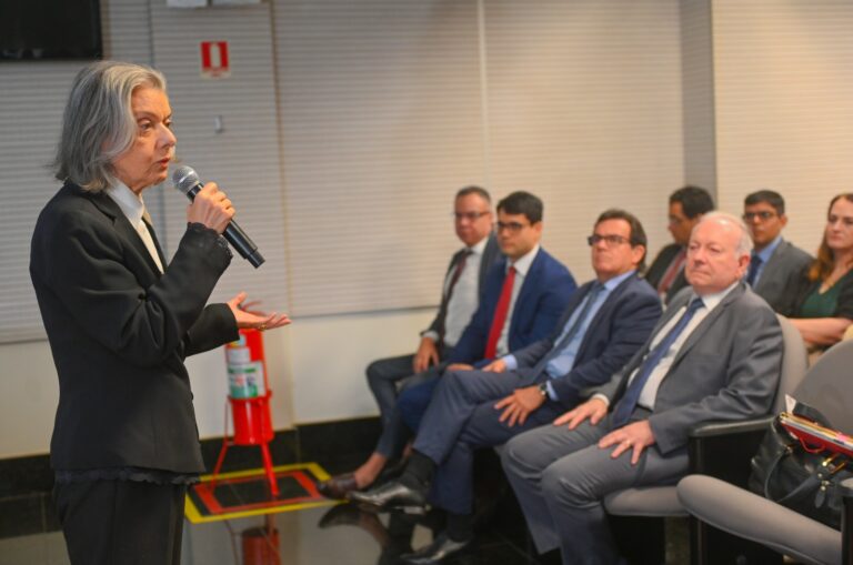 Ministra Cármen Lúcia reforça compromisso do TSE com eleições, em Manaus