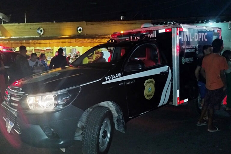 Homem é morto com tiros na cabeça em via pública de Novo Airão, no Amazonas