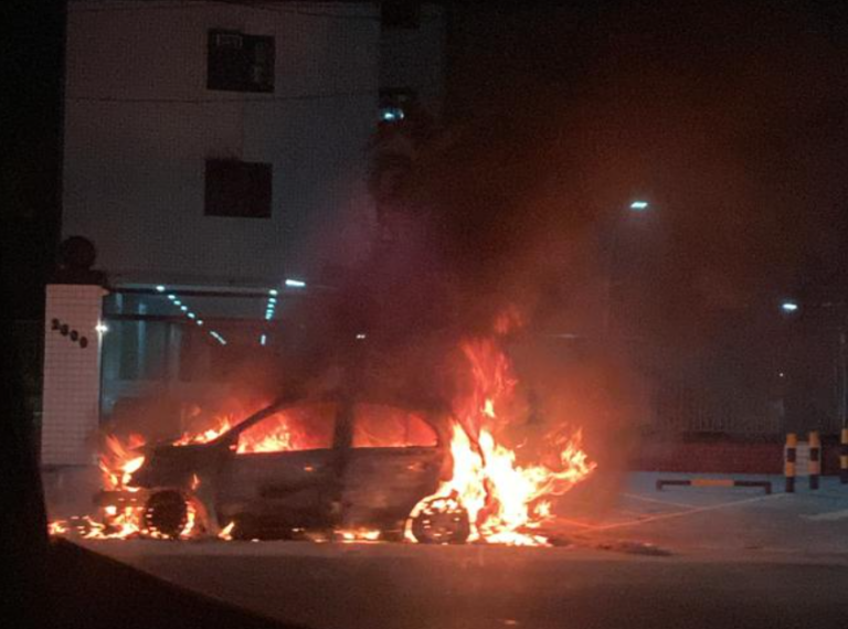 VÍDEO: Motorista quase é queimado vivo após carro pegar fogo na Av. Efigênio Salles