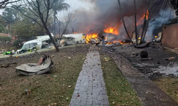 Moradores estavam em casa no momento da queda de avião em condomínio, em Vinhedo