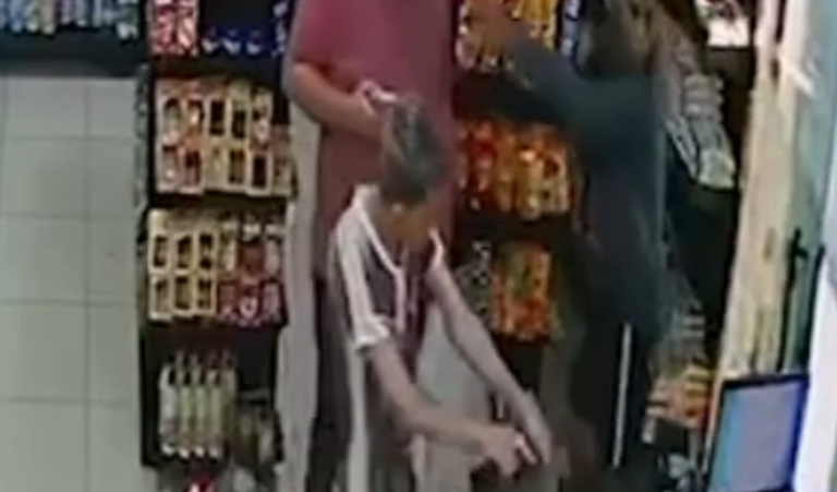 VÍDEO: Criminosos ‘tocam o terror’ durante assalto em padaria no Santa Etelvina