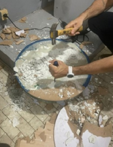 No AM, colombiano é preso após esconder cocaína em esculturas de artesanato