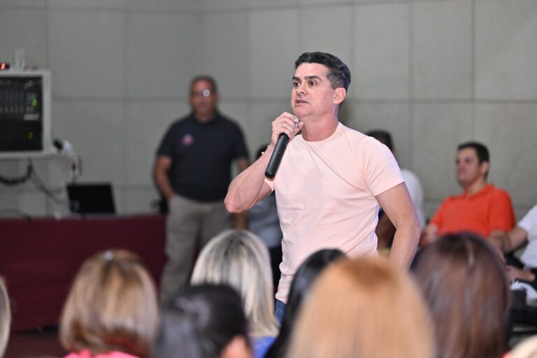 David Almeida reúne com vereadores para alinhar estratégia de eleições