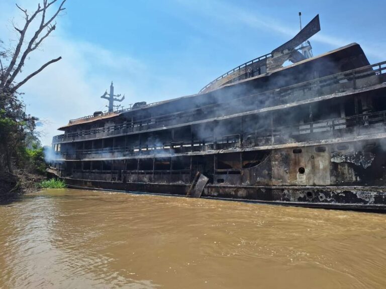 Corpo de vítima de barco que pegou fogo em Uarini é encontrado