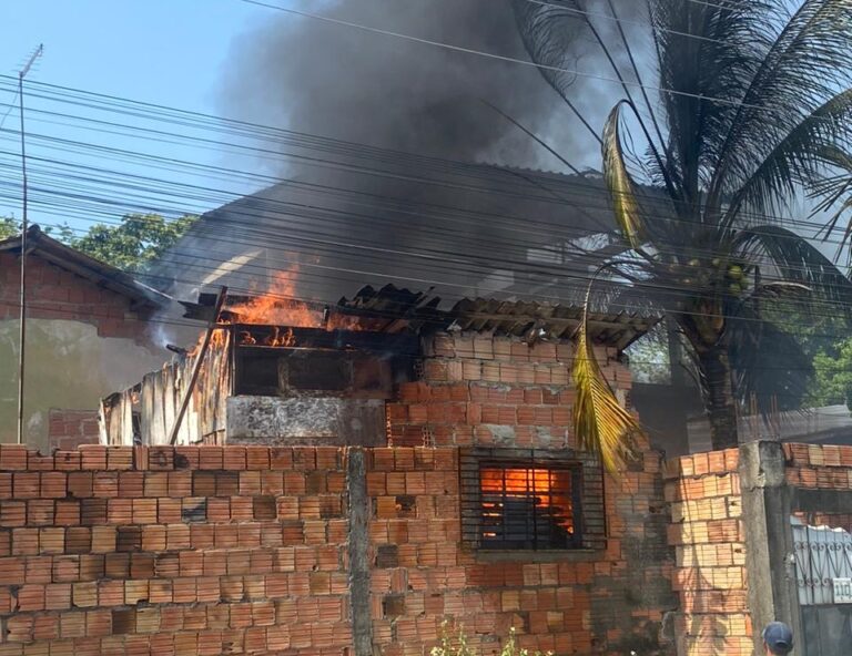 VÍDEO: Incêndio destrói oficina no bairro Colônia Terra Nova