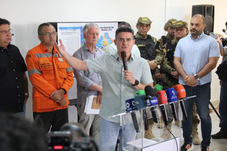 “Chega de Manaus ser penalizada pela ineficiência dos outros entes”, diz David Almeida sobre intensa fumaça do fim de semana