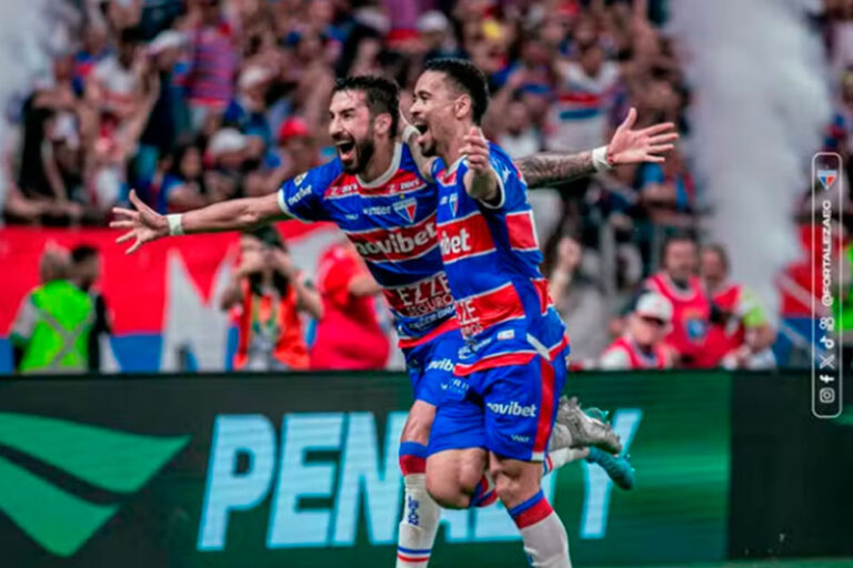 Fortaleza bate o Corinthians e é líder do Brasileiro