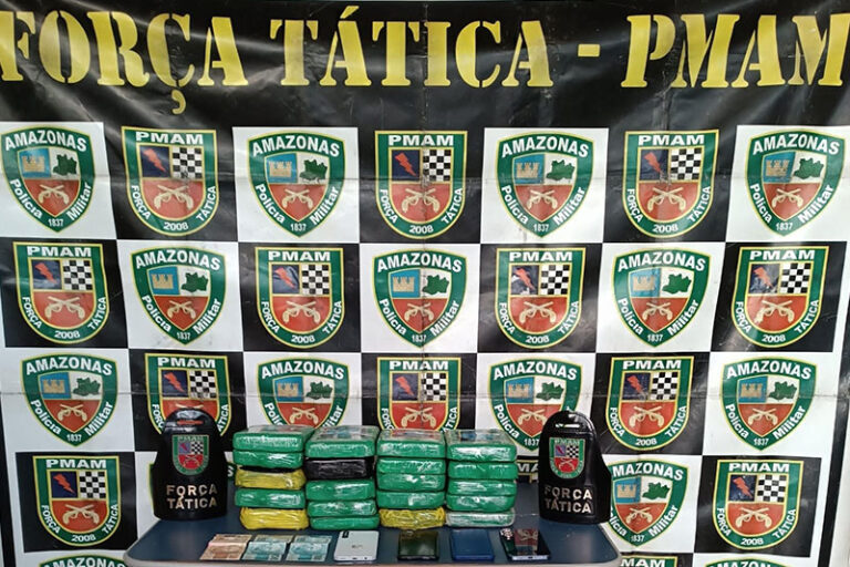 Em Tonantins, quatro pessoas são presas com 20 pacotes de droga em embarcação