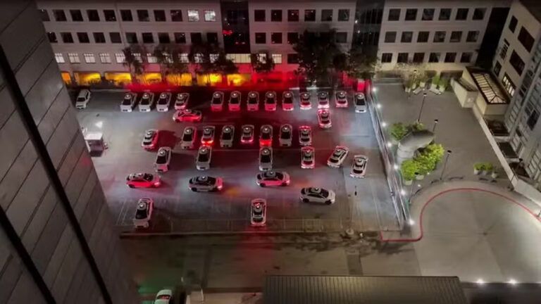 VÍDEO: Carros autônomos fazem "buzinaço" durante a madrugada e incomodam vizinhos, nos EUA