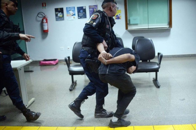 “Traços de psicopatia”: garçom mata delegado com três tiros e depois organiza festa no DF