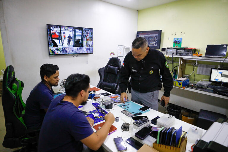 RecuperaFone: lojas de assistência técnica de aparelhos celulares são interditadas durante operação