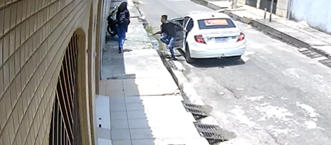 VÍDEO: Criminoso tenta sequestrar adolescente em plena luz do dia