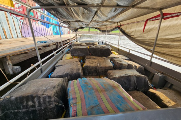PF apreende mais de 2 toneladas de drogas em embarcação no Amazonas