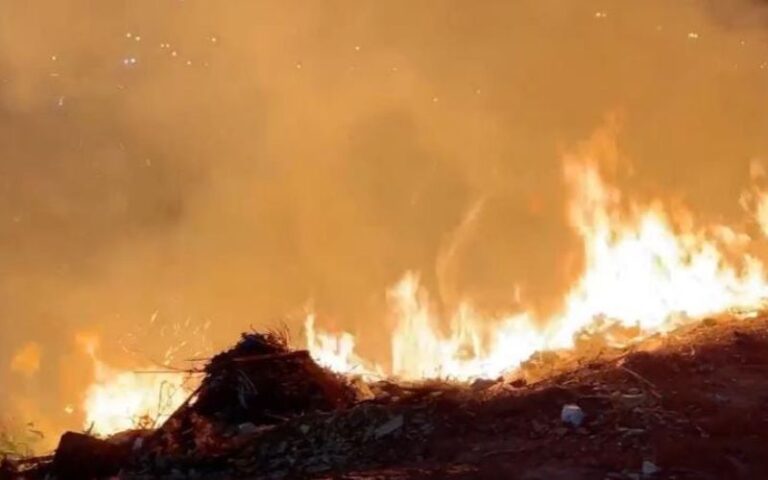 VÍDEO: Moradores se desesperam com incêndio de grandes proporções no Morro da Liberdade