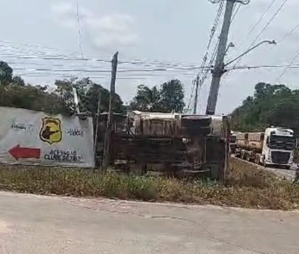 VÍDEO: Carreta tomba em grave acidente no Ramal do Pau Rosa na BR-174