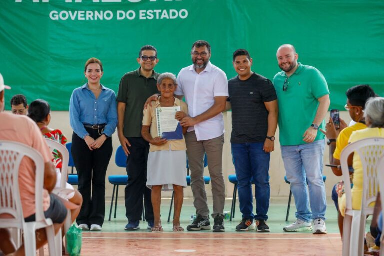 Wilson Lima entrega títulos definitivos e destaca investimentos em infraestrutura para comunidades rurais de Parintins