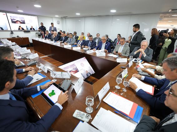 Governador do Amazonas reúne com ministros para reforçar atuação conjunta com Governo Federal no enfrentamento à estiagem