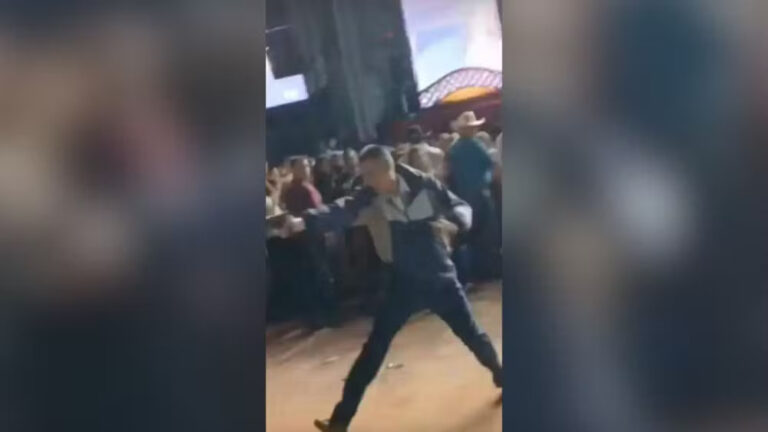 VÍDEO: Veja momento em que policial atira contra homem em show de Lauana Prado em SP VÍDEO: Veja momento em que policial atira contra homem em show de Lauana Prado em SP