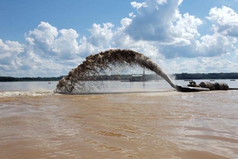 Estiagem 2024: Máquina para dragagem tem previsão de chegar em outubro na capital amazonense