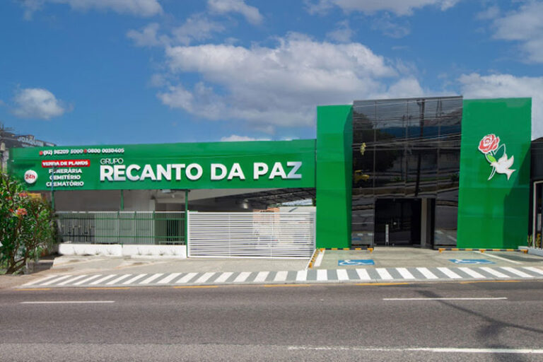 Homem é preso após invadir funerária para escapar de linchamento em Manaus