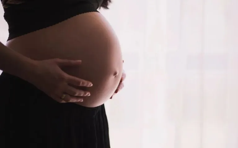 Cresce número de mulheres que querem adiar a maternidade, segundo pesquisa